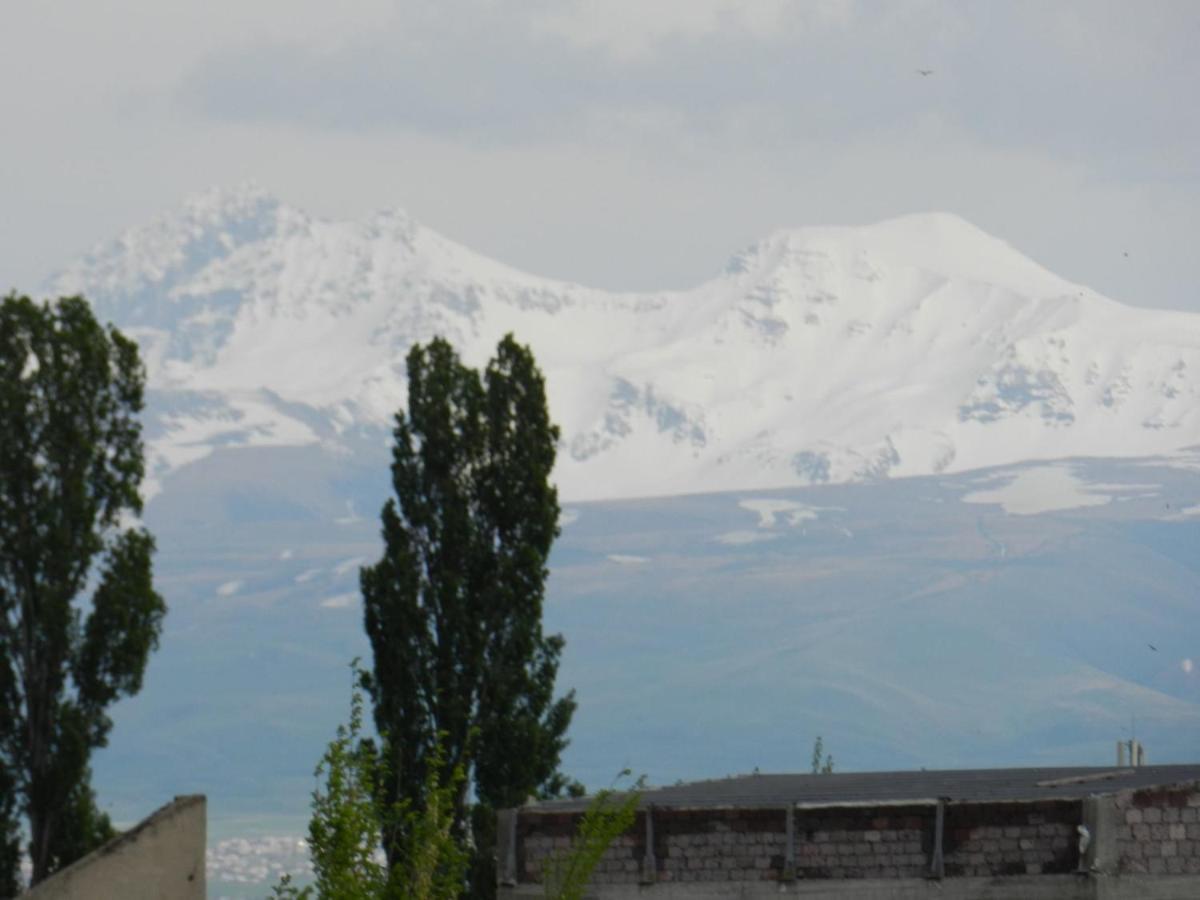 Gyumri Hotel Exterior photo